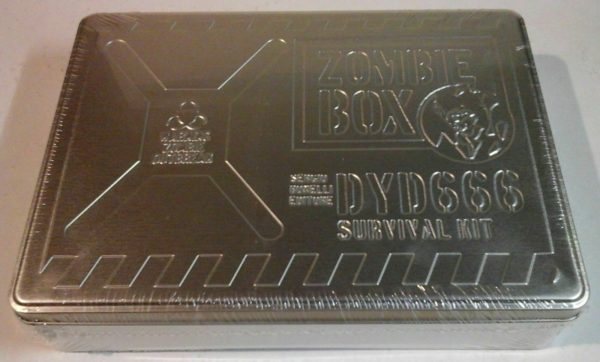 Il mitico Zombie Box realizzato nel 2016 dalla Bonelli per la ricorrenza trentennale di Dylan Dog, nella primissima versione in edizione limitata con la scatola metallica d'alluminio in colore argento.